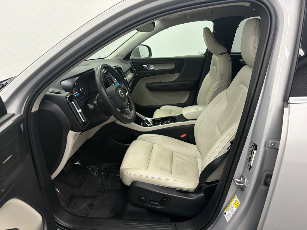 Used 2023 Volvo XC40 B5 Ultimate AWD/4WD image 9