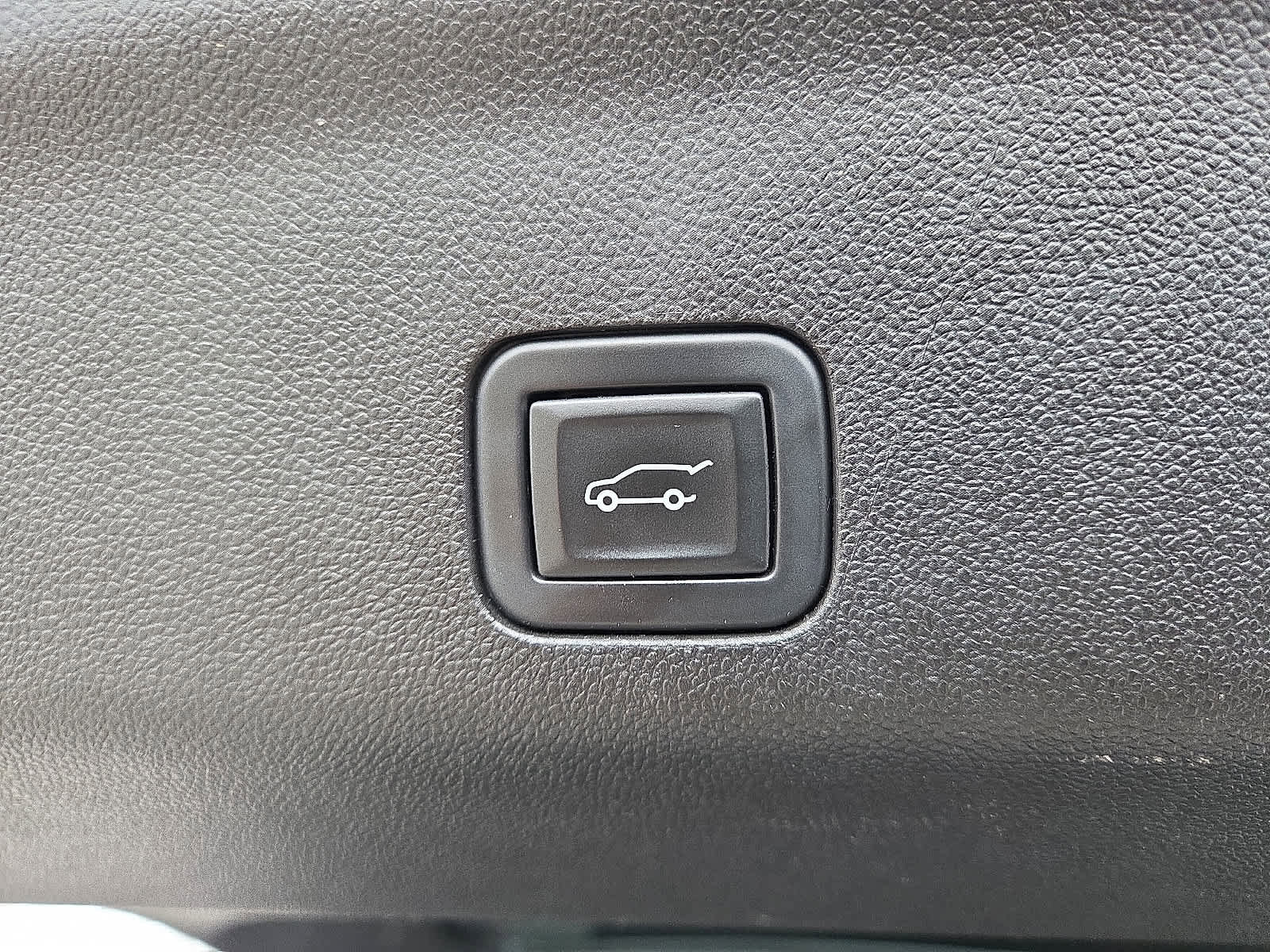 Used 2023 Chevrolet Suburban Premier image 28