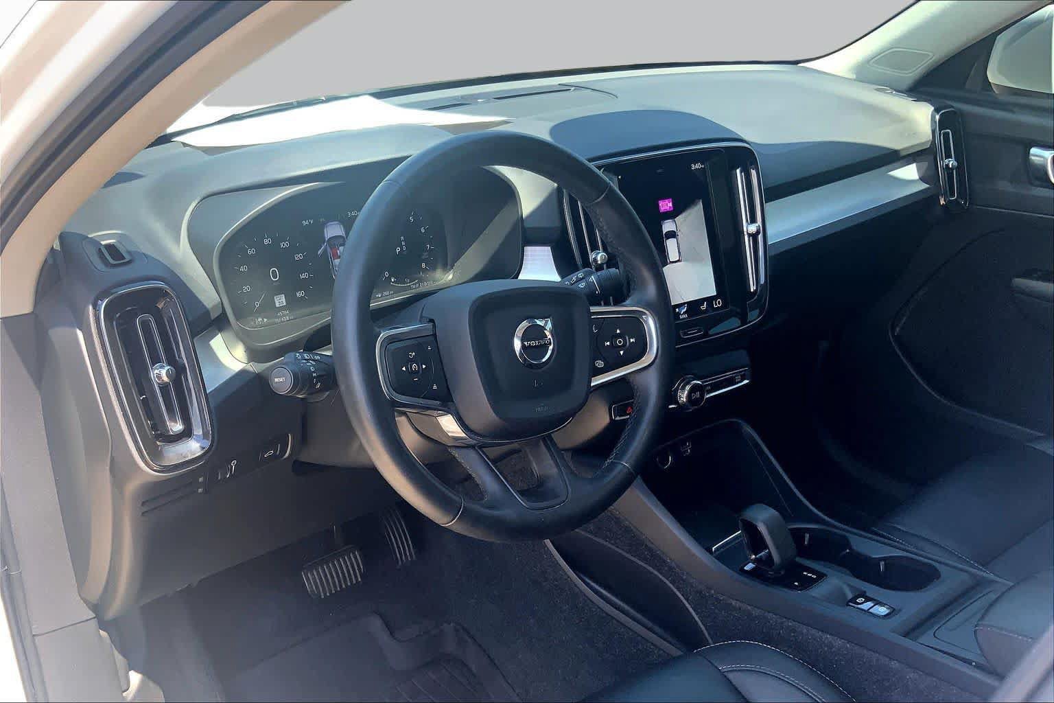 Used 2022 Volvo XC40 T5 Momentum AWD/4WD image 17