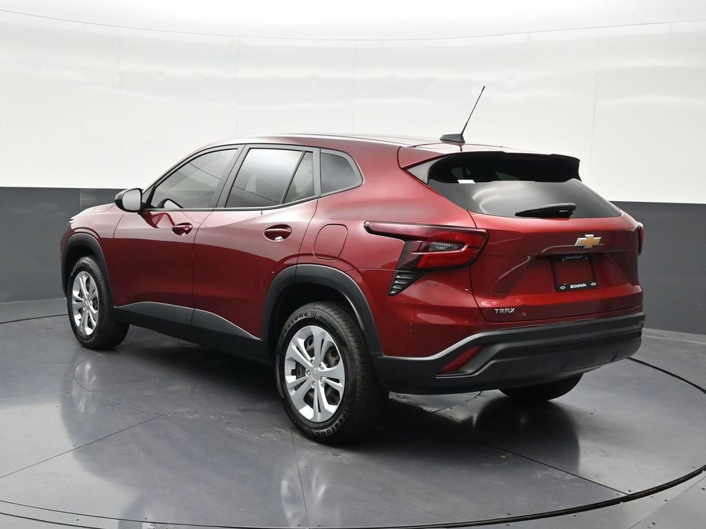 Used 2024 Chevrolet Trax LS FWD image 3