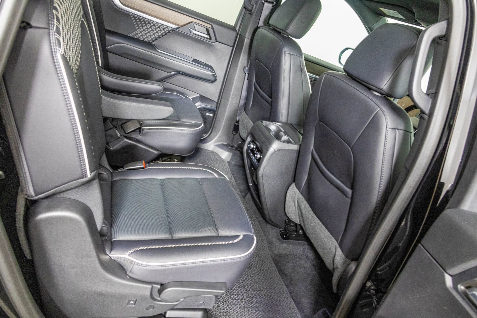 Used 2024 GMC Acadia Denali image 39