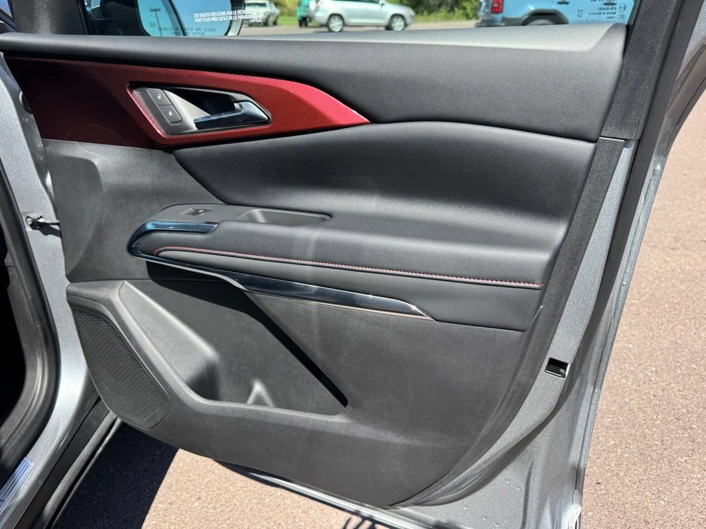 Used 2025 Chevrolet Traverse Z71 AWD/4WD image 25