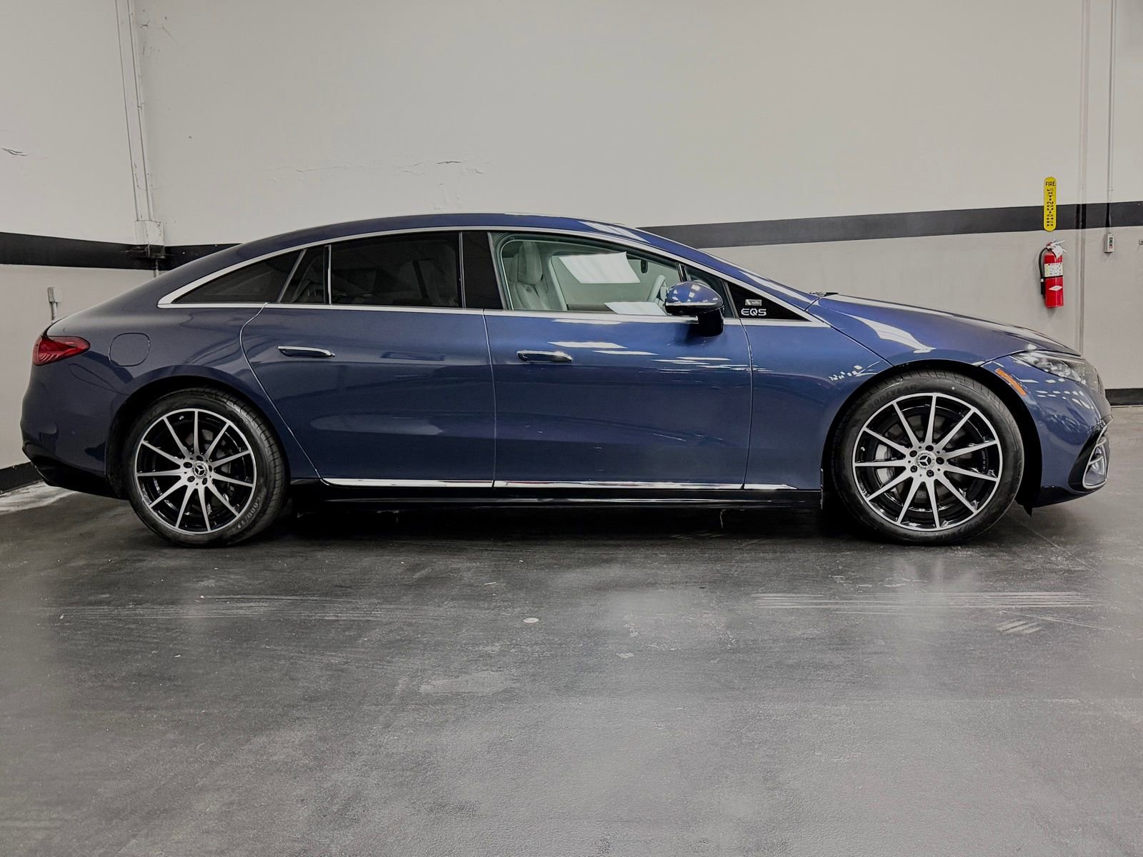 Used 2023 Mercedes-Benz EQS 580 4MATIC Sedan image 5