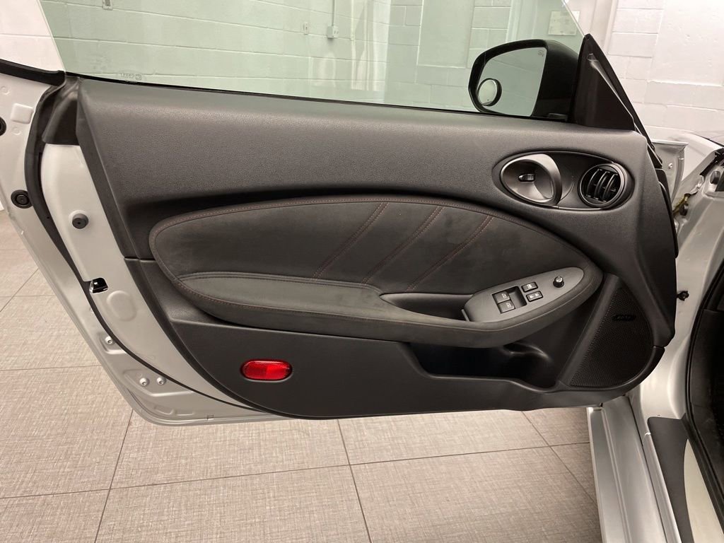 Used 2020 Nissan 370Z Coupe RWD image 18