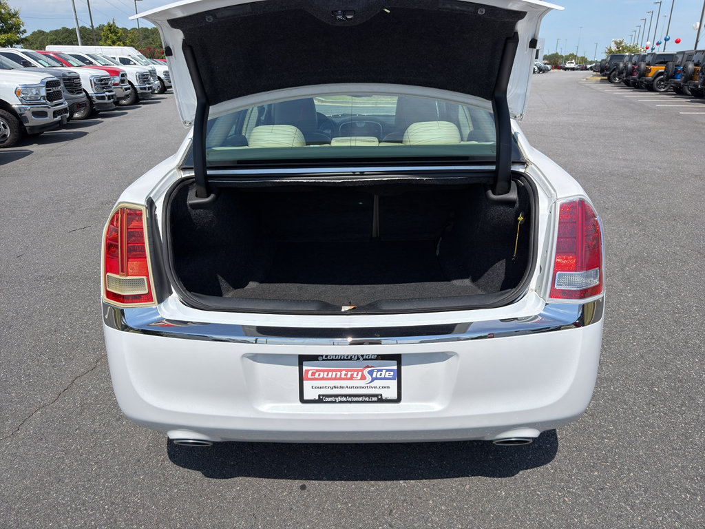 Used 2013 Chrysler 300 RWD image 8