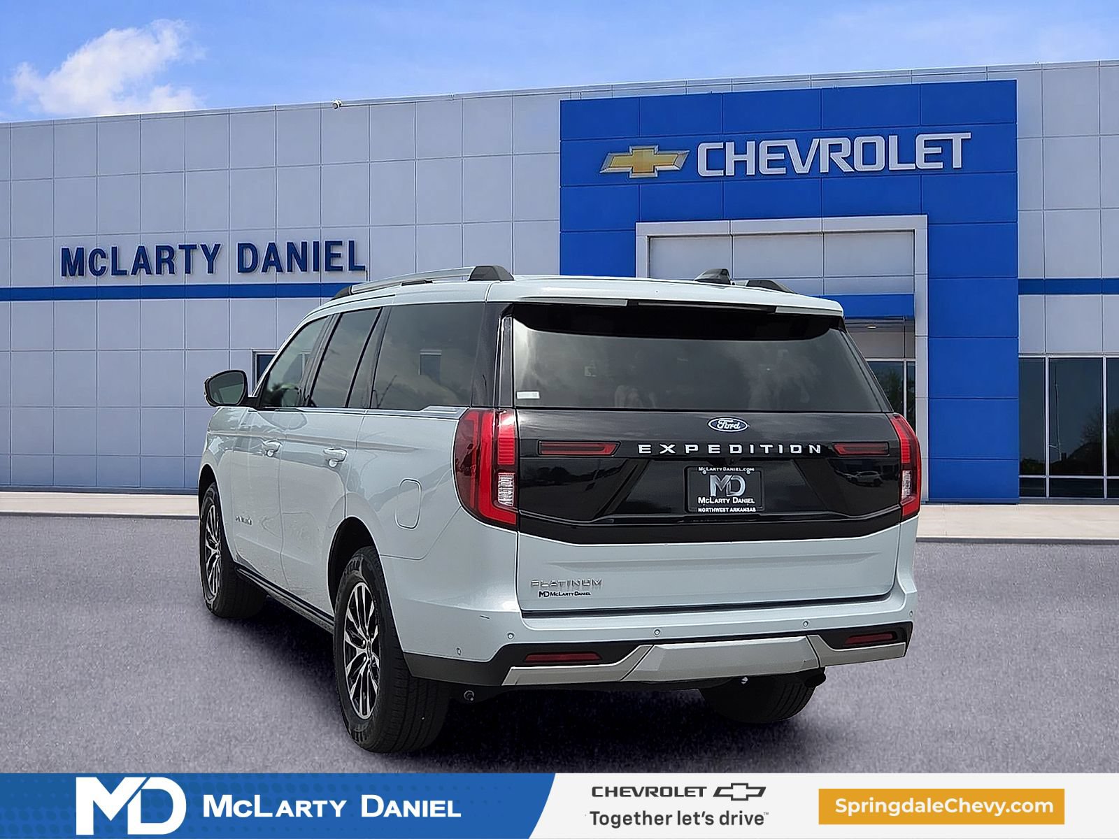 Used 2025 Ford Expedition Platinum AWD/4WD image 4