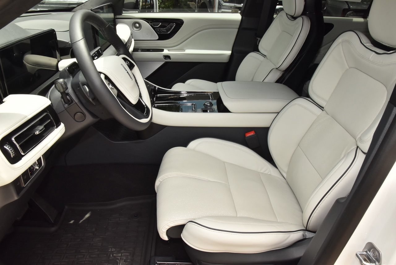 New 2026 Lincoln Aviator Black Label w/ Jet Appearance Package AWD/4WD image 13