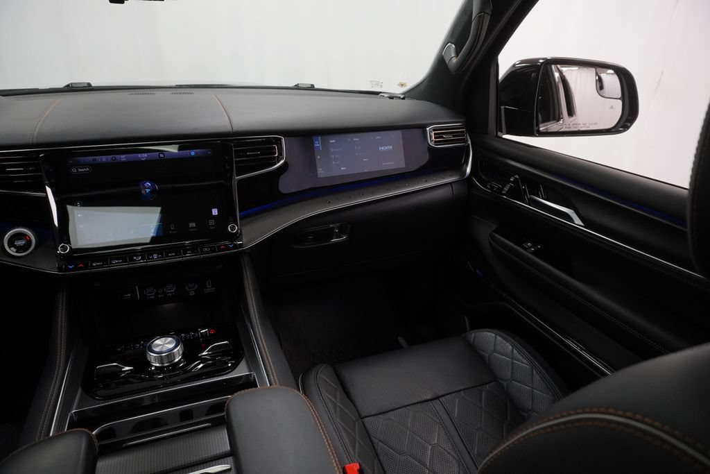 Certified 2025 Jeep Grand Wagoneer Series III w/ Rear Seat Video Group 1 AWD/4WD image 32
