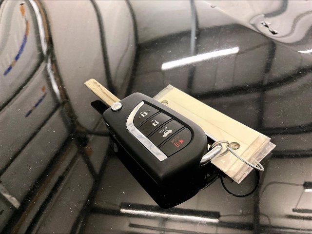 Used 2018 Toyota Camry SE FWD image 9
