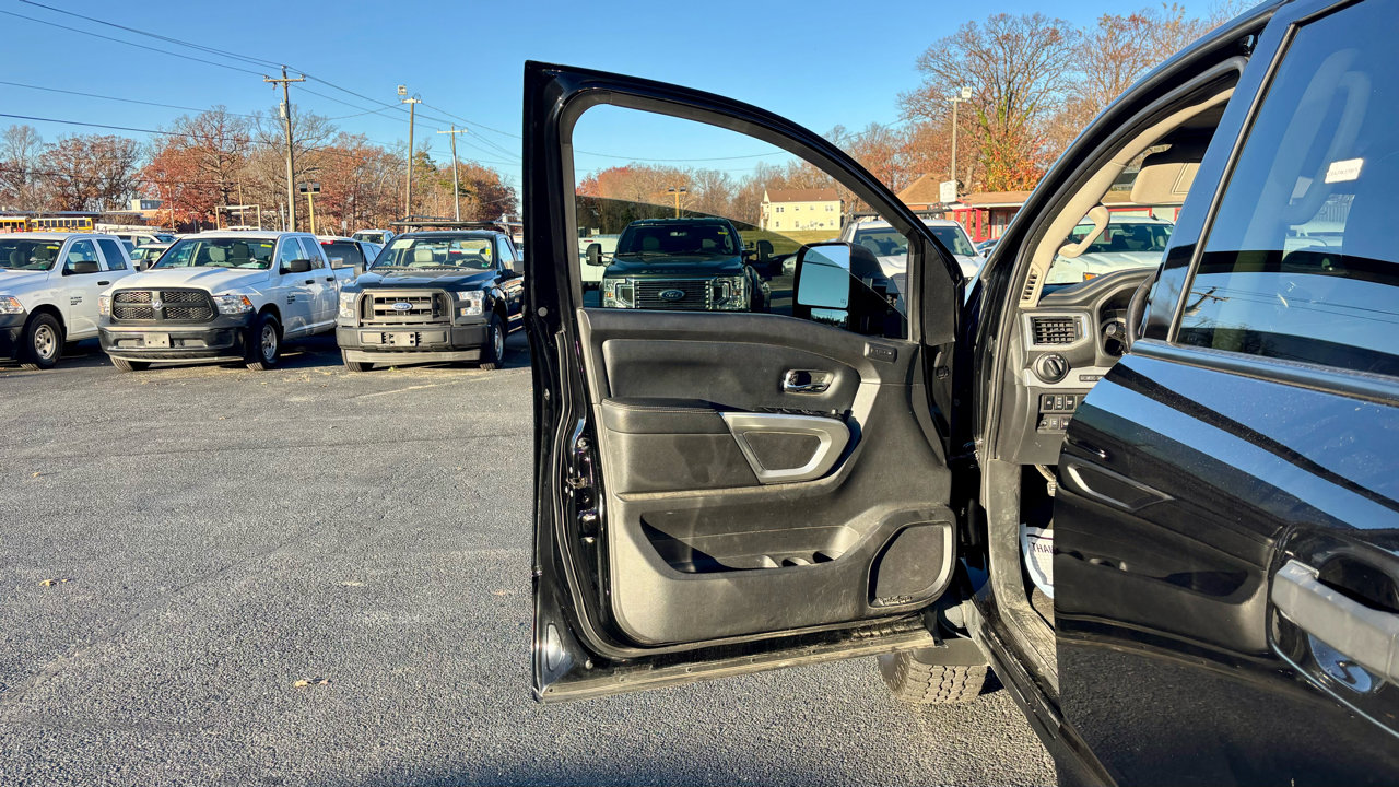 Used 2018 Nissan Titan PRO-4X w/ Pro-4x Convenience Package image 13