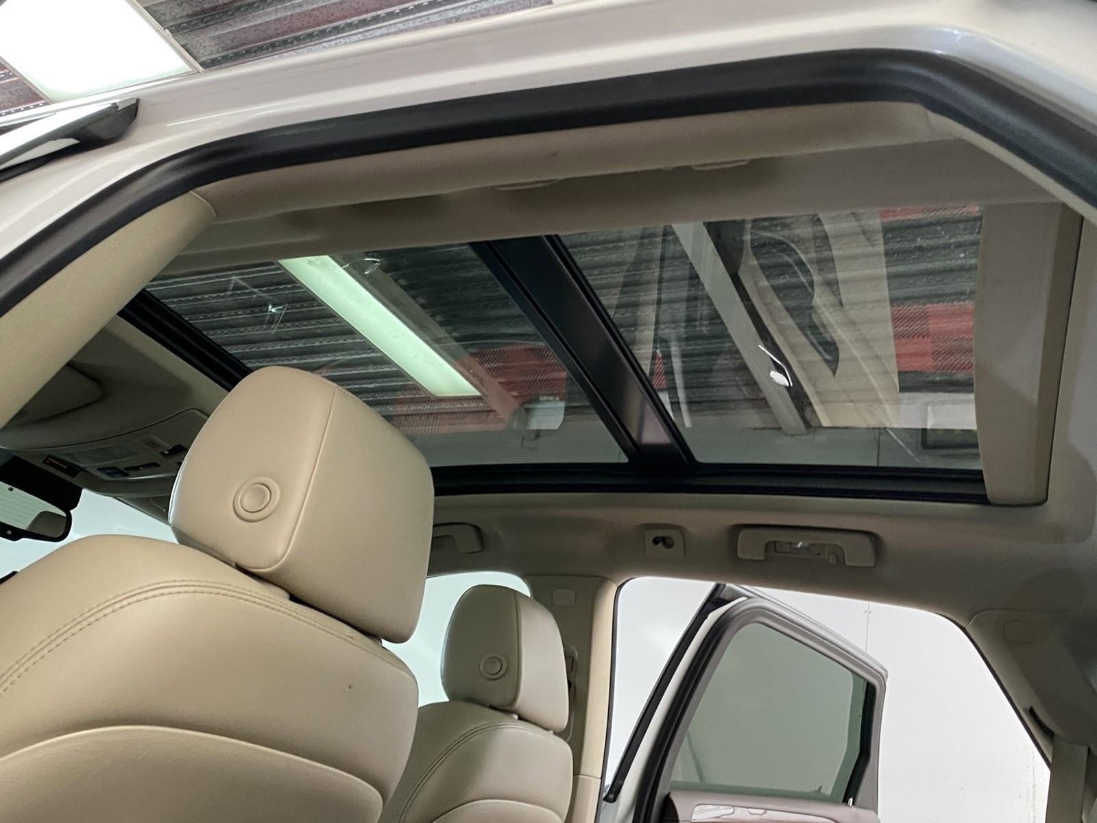 Used 2015 Cadillac SRX Luxury w/ Driver Awareness Package image 19