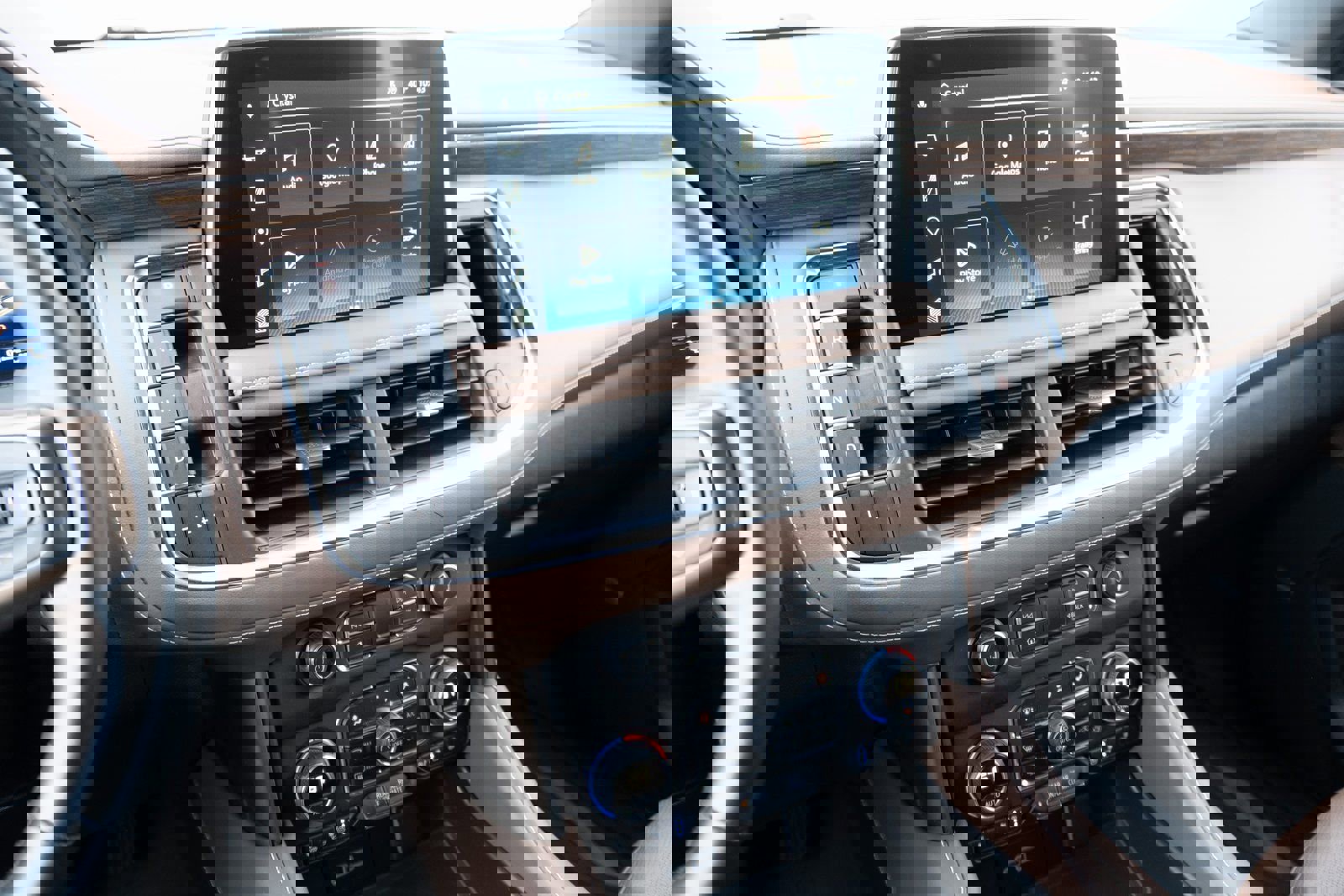 Used 2024 Chevrolet Tahoe High Country image 3