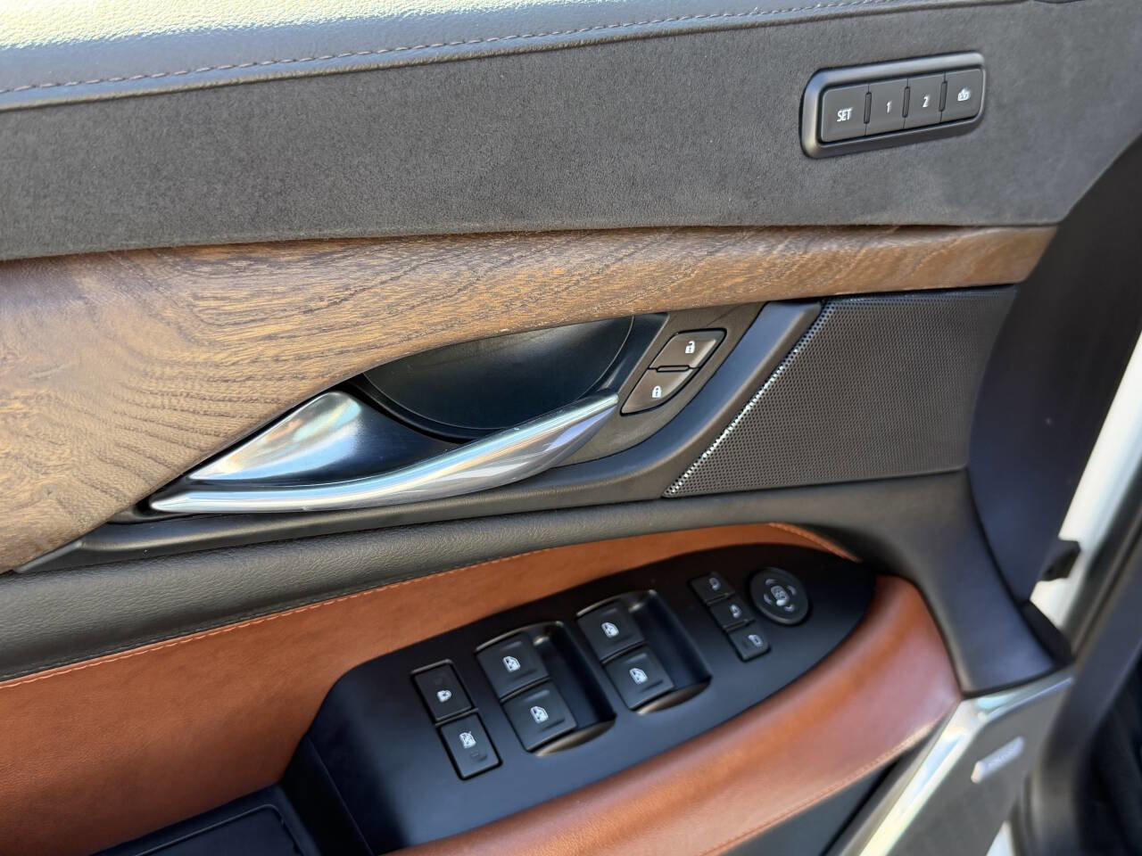 Used 2019 Cadillac Escalade ESV Luxury image 20