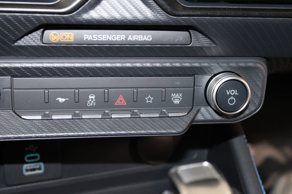 Used 2025 Ford Mustang Dark Horse image 37