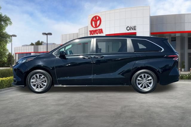 Certified 2024 Toyota Sienna LE AWD/4WD image 9