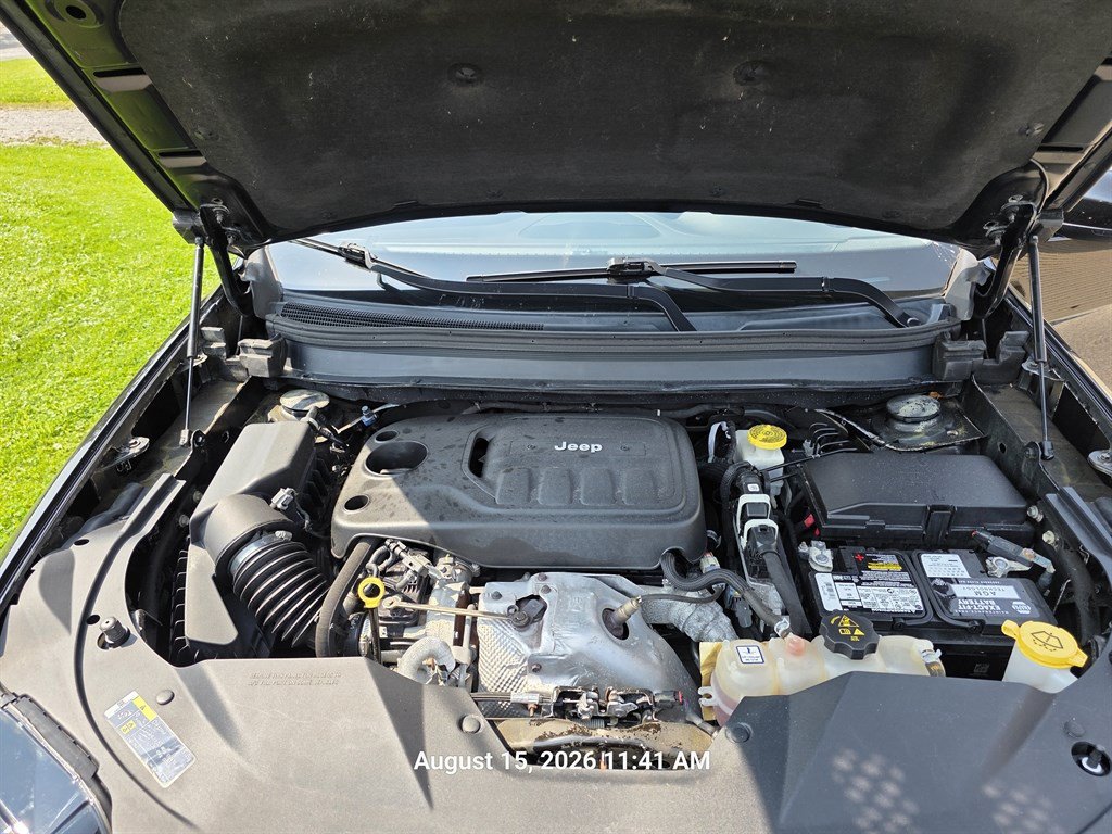 Used 2019 Jeep Cherokee Overland w/ Technology Group AWD/4WD image 10