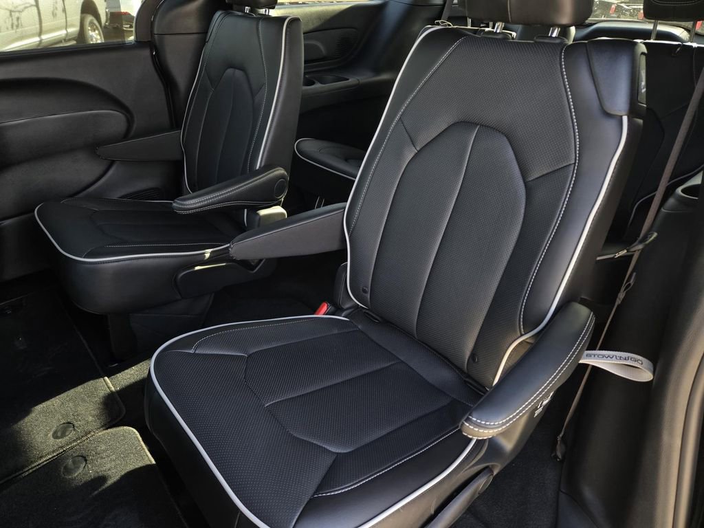 New 2026 Chrysler Pacifica Limited w/ S Appearance Package image 12