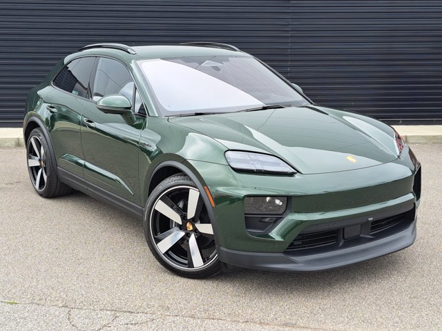 Certified 2024 Porsche Macan 4 Electric image 9