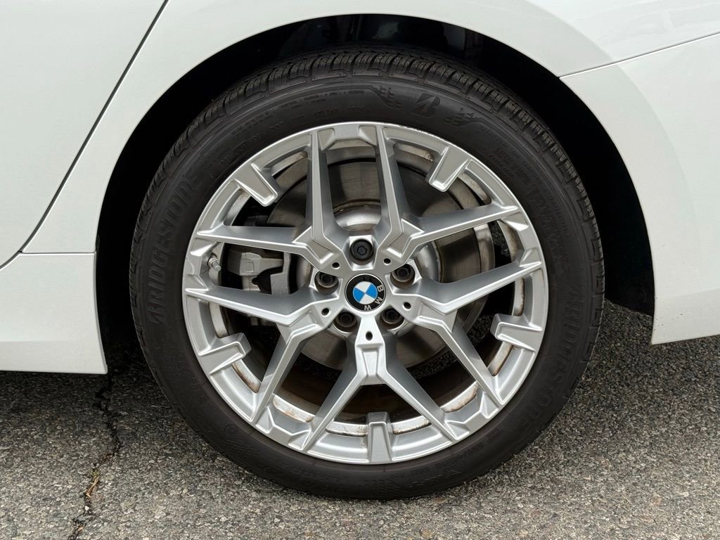 Used 2025 BMW 330i Sedan w/ Premium Package image 16