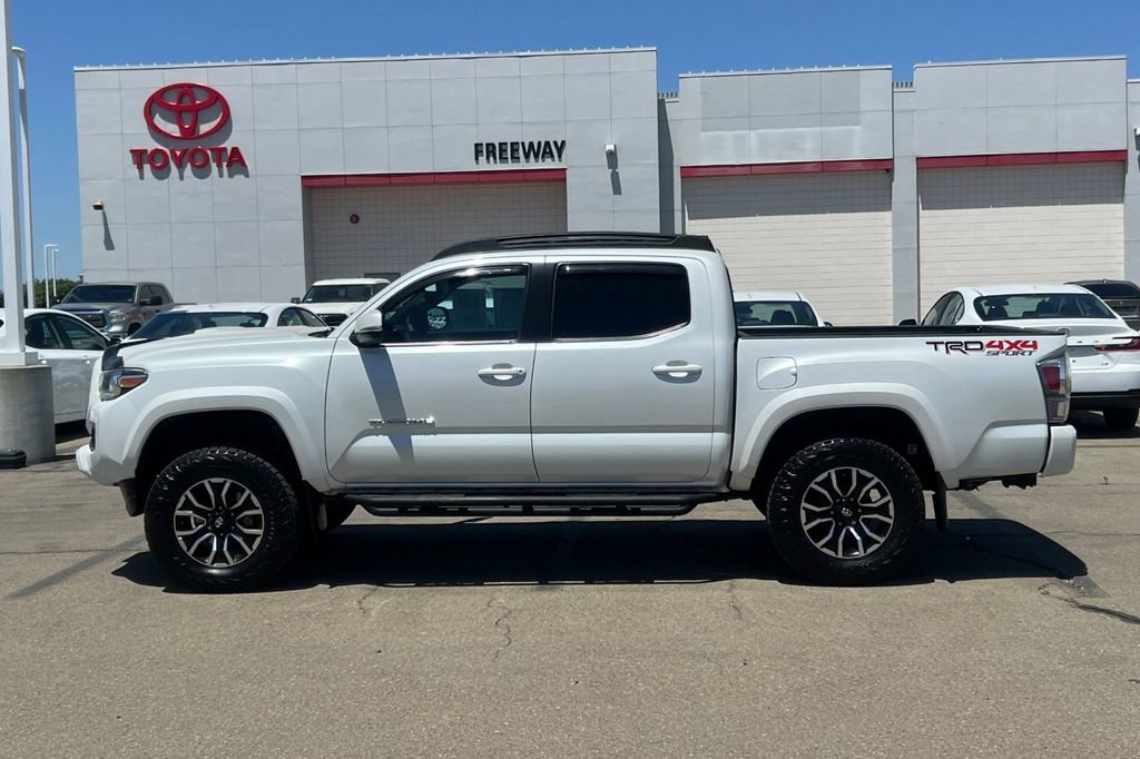 Used 2022 Toyota Tacoma TRD Sport w/ Technology Package AWD/4WD image 9