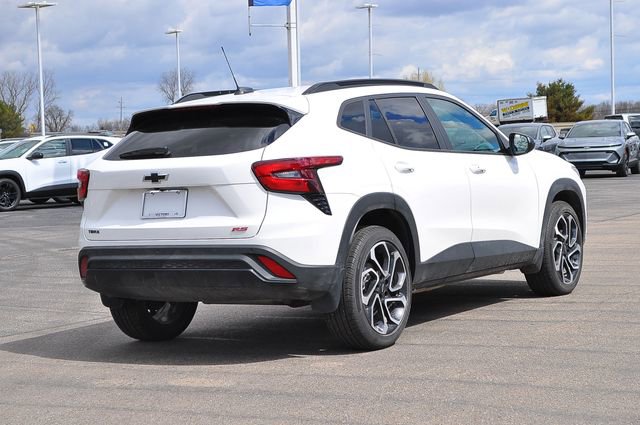Used 2025 Chevrolet Trax RS w/ Driver Confidence Package image 3