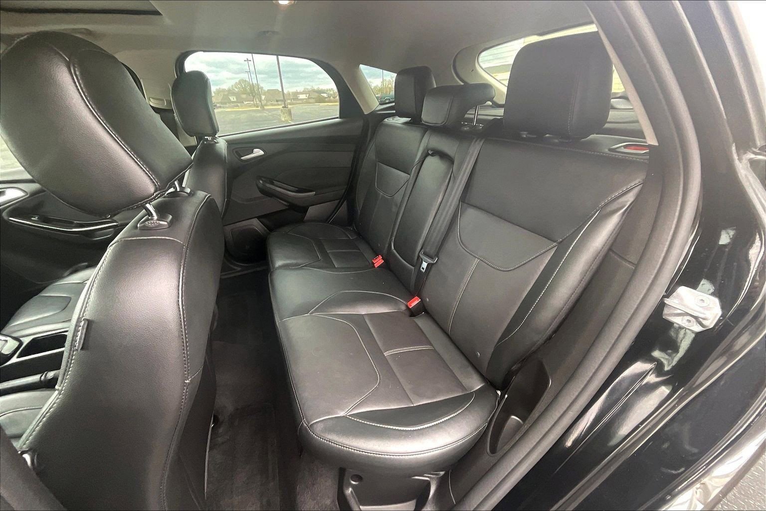 Used 2018 Ford Focus Titanium w/ Titanium Technology Package FWD image 18