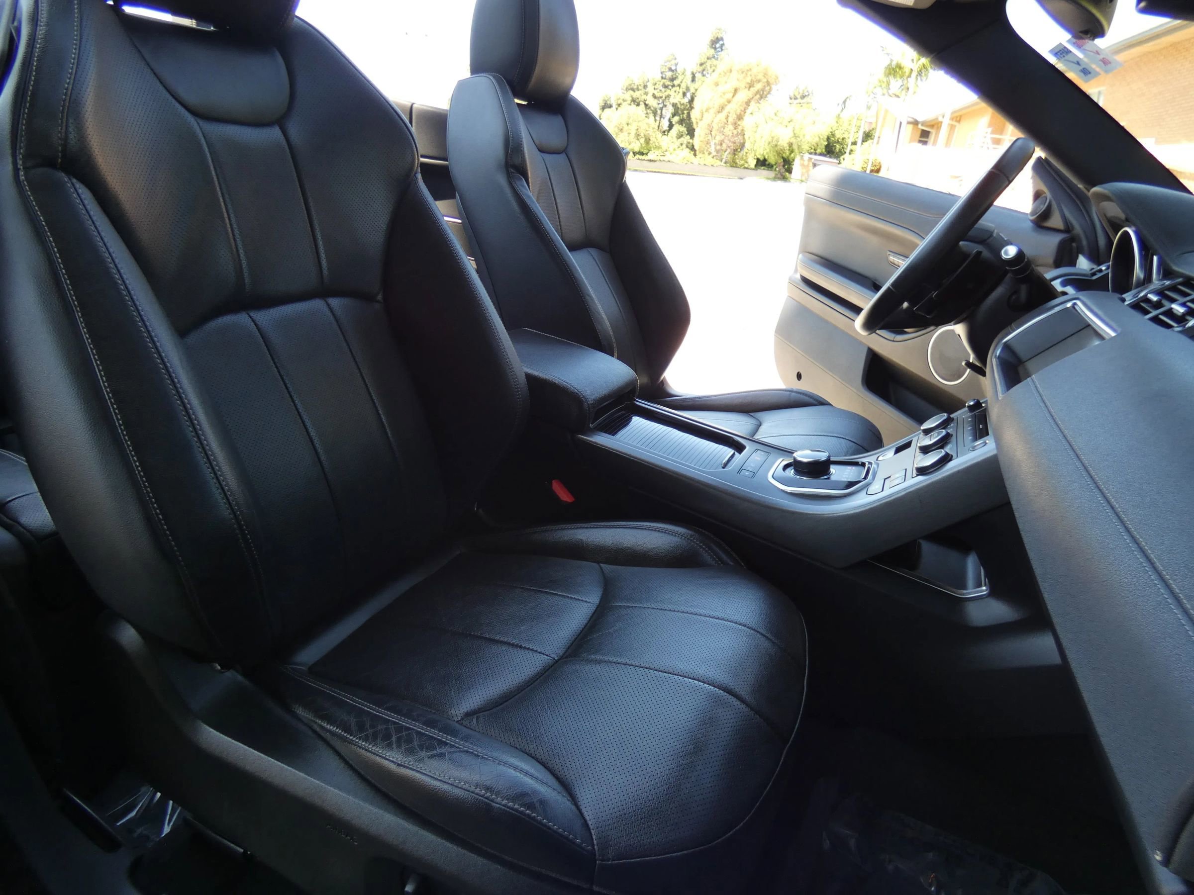 Used 2018 Land Rover Range Rover Evoque SE Dynamic image 28