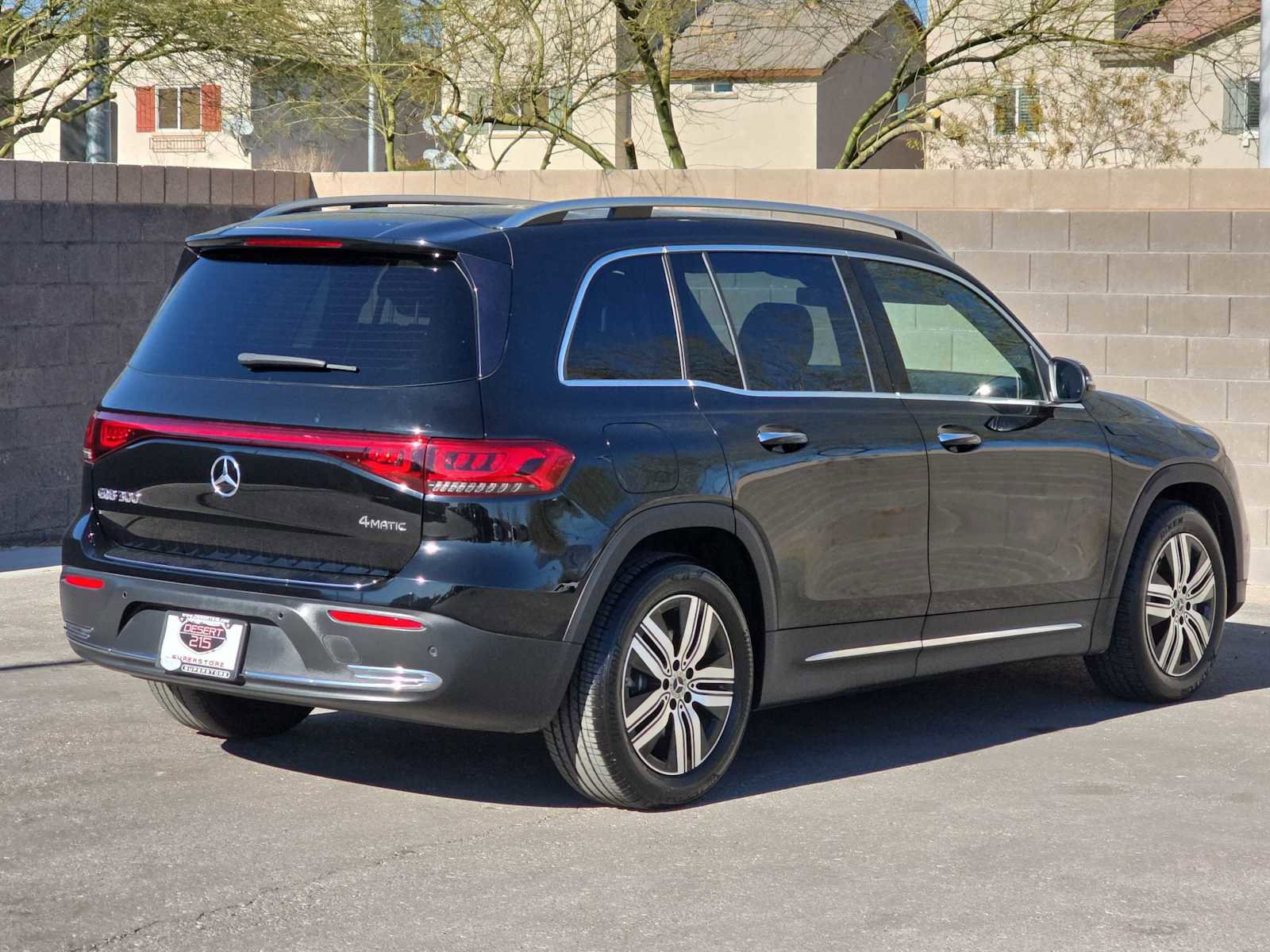 Used 2022 Mercedes-Benz EQB 300 4MATIC w/ Exclusive Package image 9