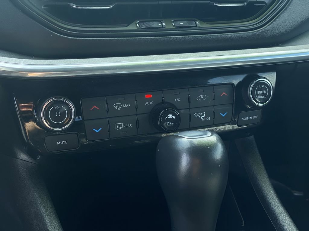 Used 2023 Jeep Compass Limited image 22