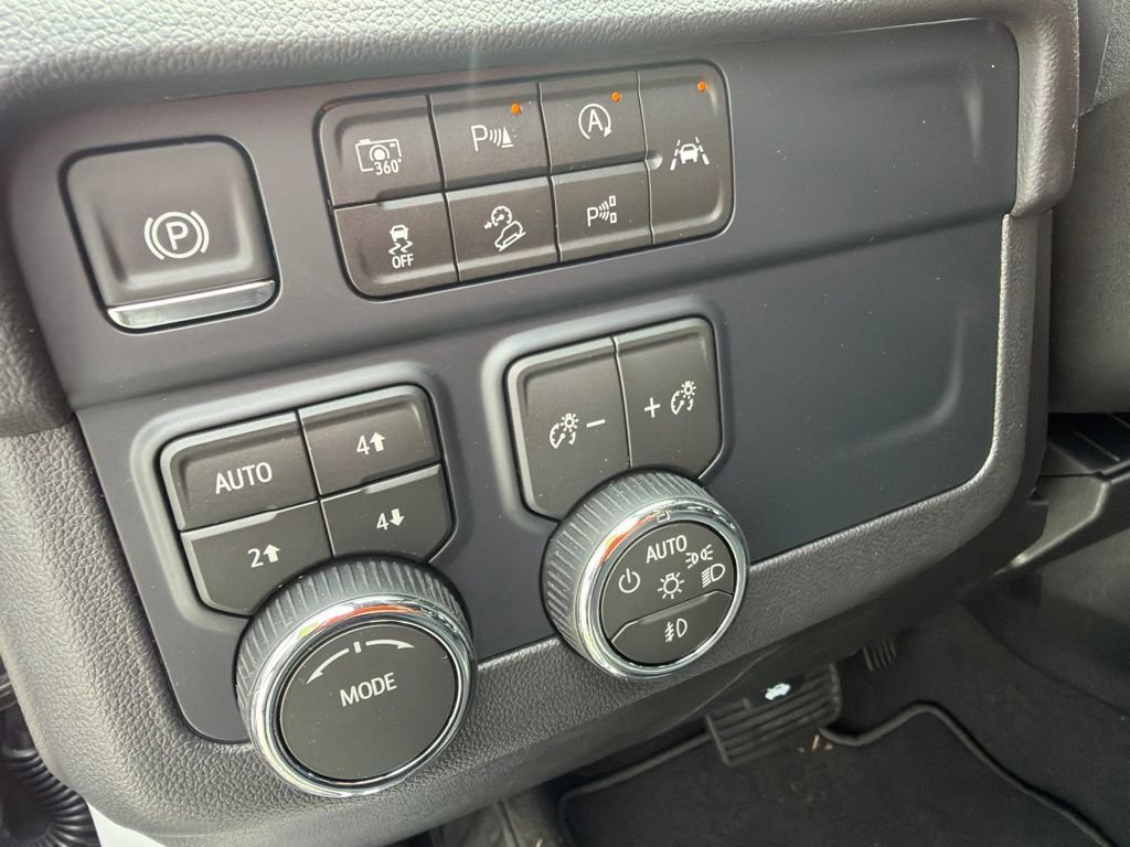 New 2026 Chevrolet Suburban Z71 w/ Comfort Package AWD/4WD image 13