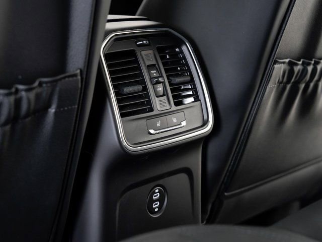 Certified 2025 Porsche Macan AWD/4WD image 25
