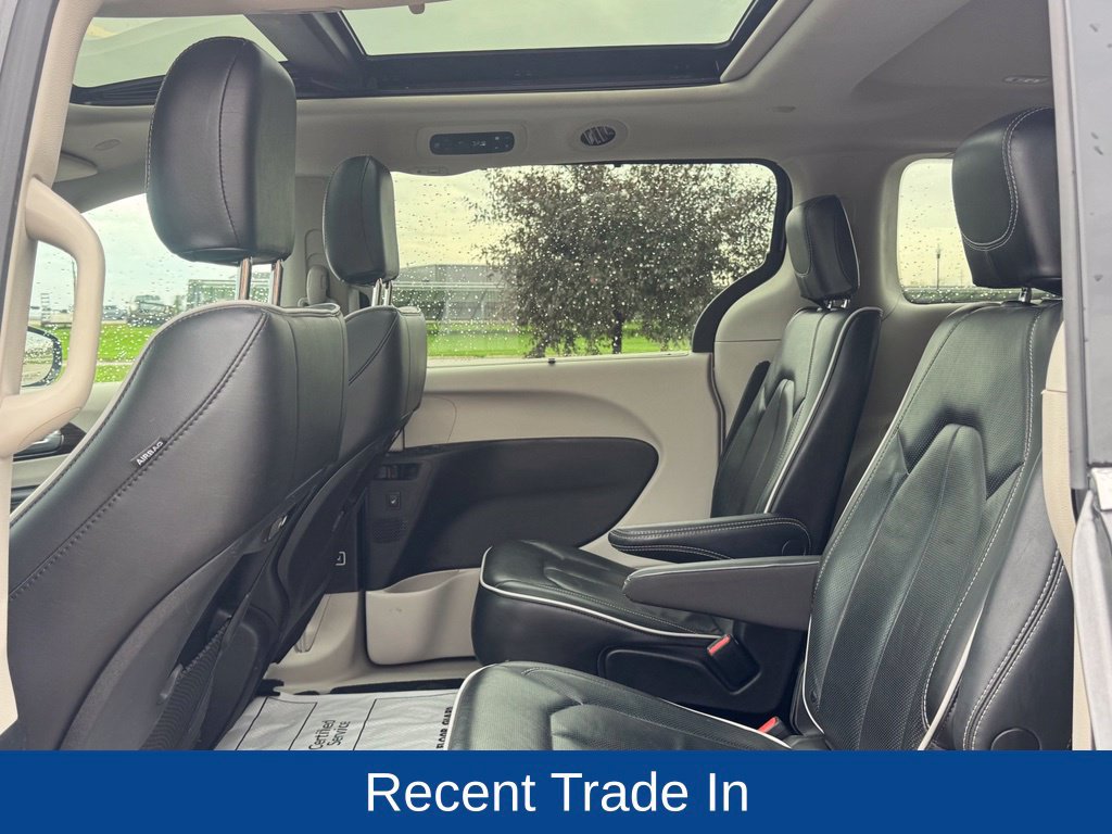 Used 2023 Chrysler Pacifica Limited FWD image 35