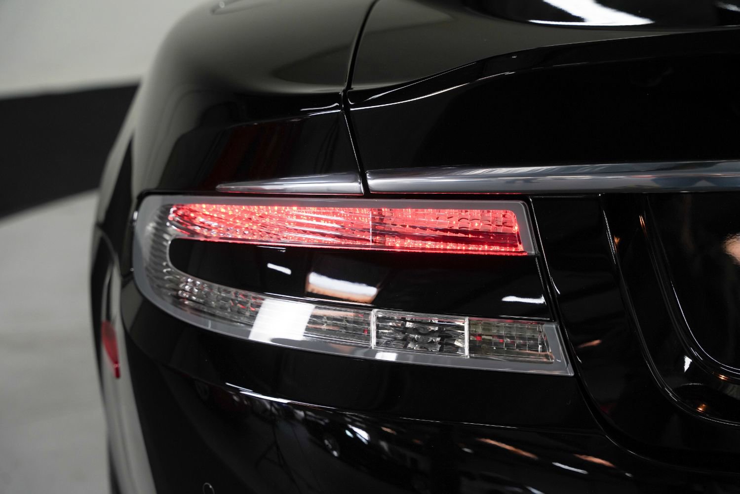 Used 2010 Aston Martin DBS Coupe image 18