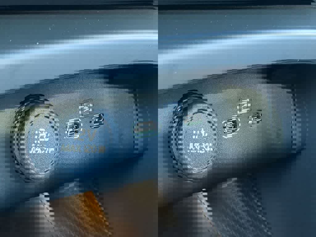 Used 2026 Volvo XC40 B5 Ultra w/ Climate Package image 30