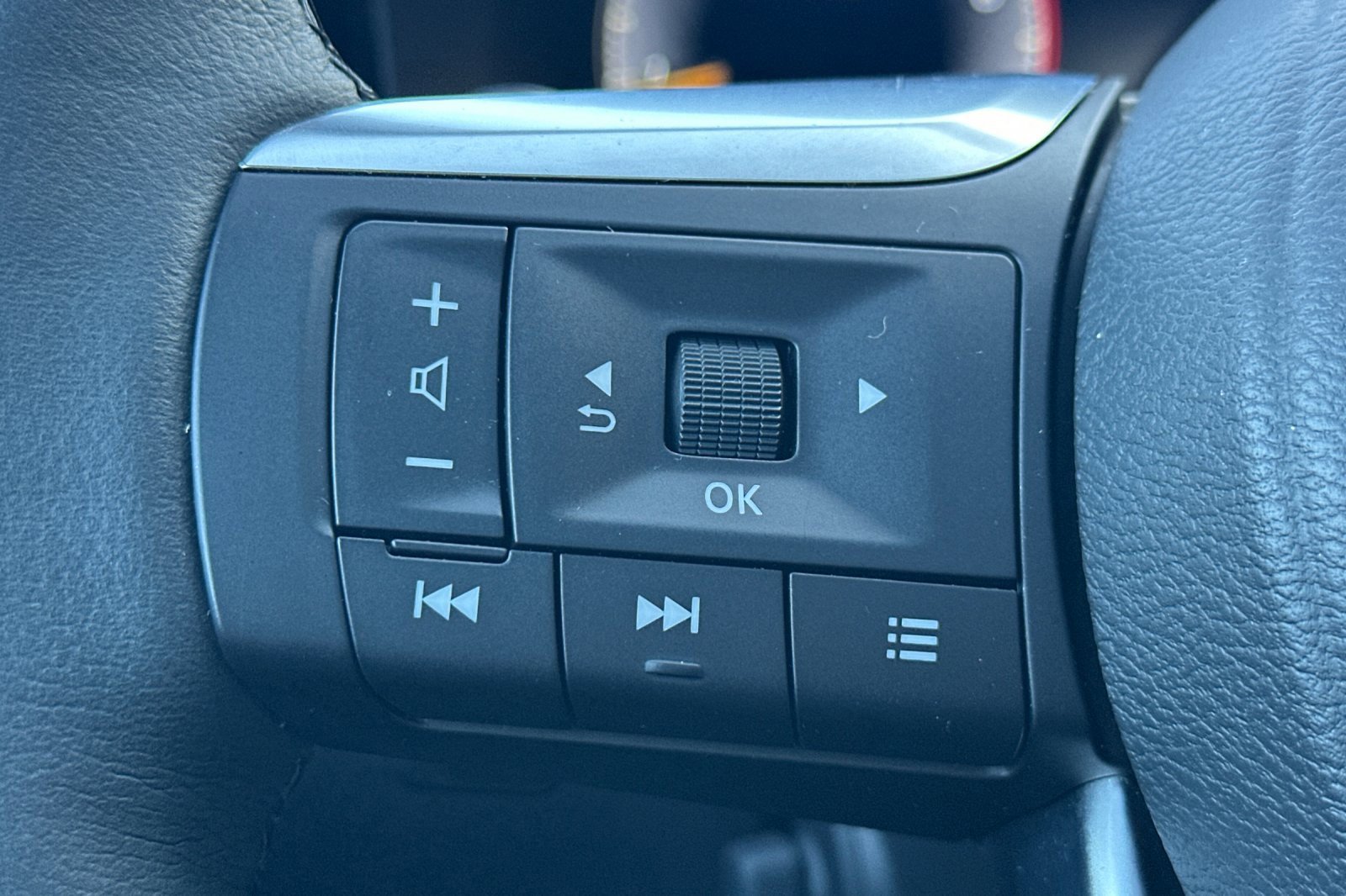 Certified 2025 INFINITI QX60 Luxe w/ Black Edition image 39