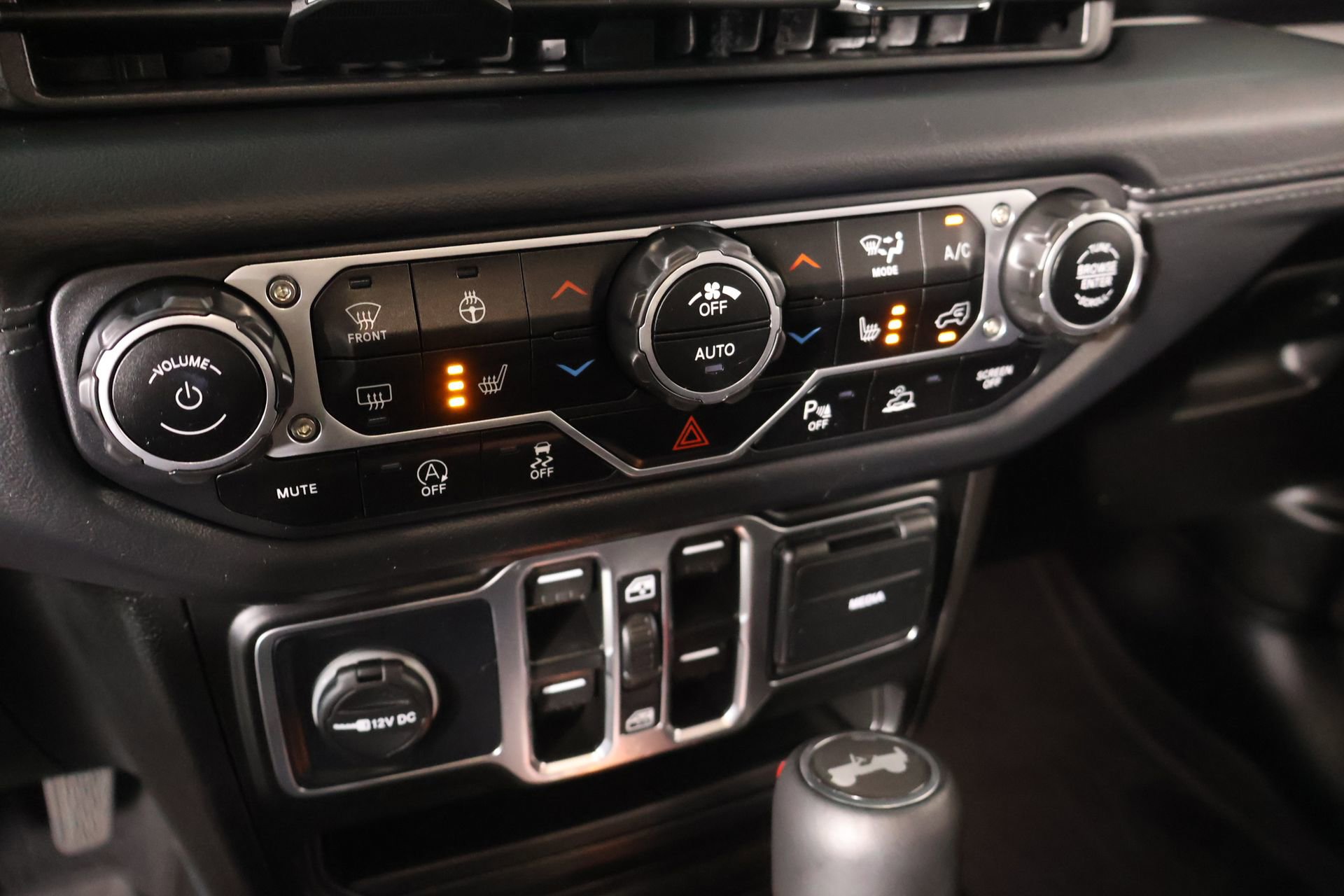 Used 2025 Jeep Wrangler Unlimited Sahara AWD/4WD image 8