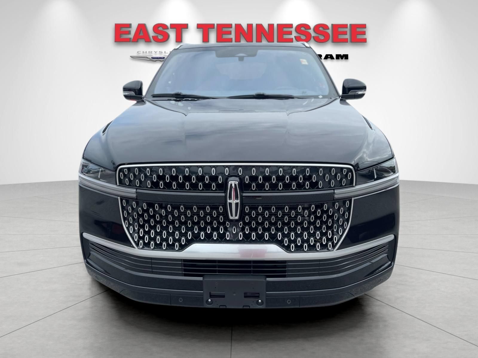 Used 2025 Lincoln Navigator Reserve AWD/4WD image 9