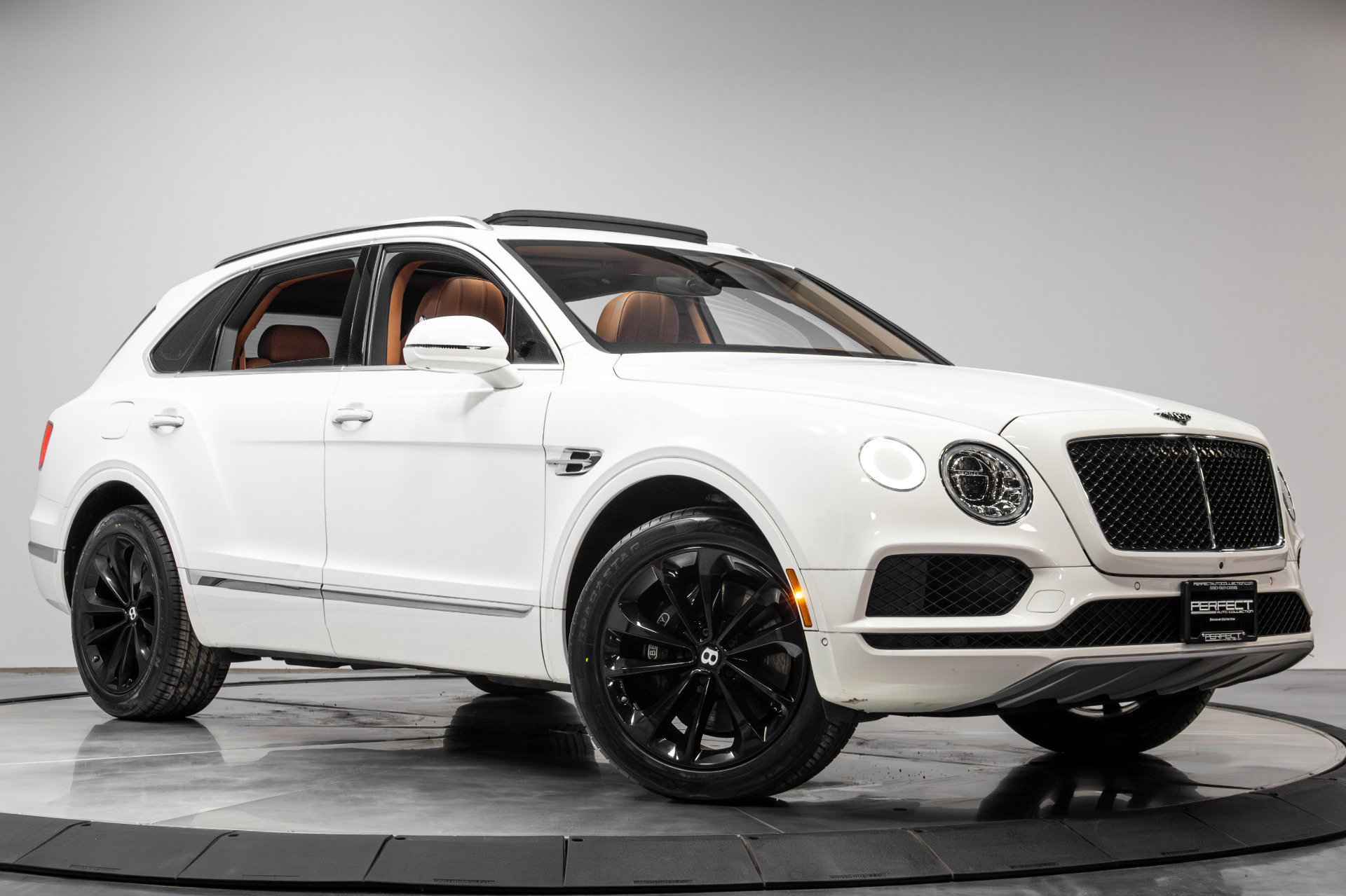 Used 2019 Bentley Bentayga image 44