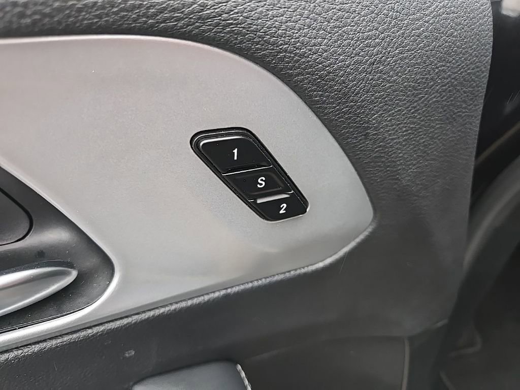 Used 2025 Chrysler Pacifica Limited image 30