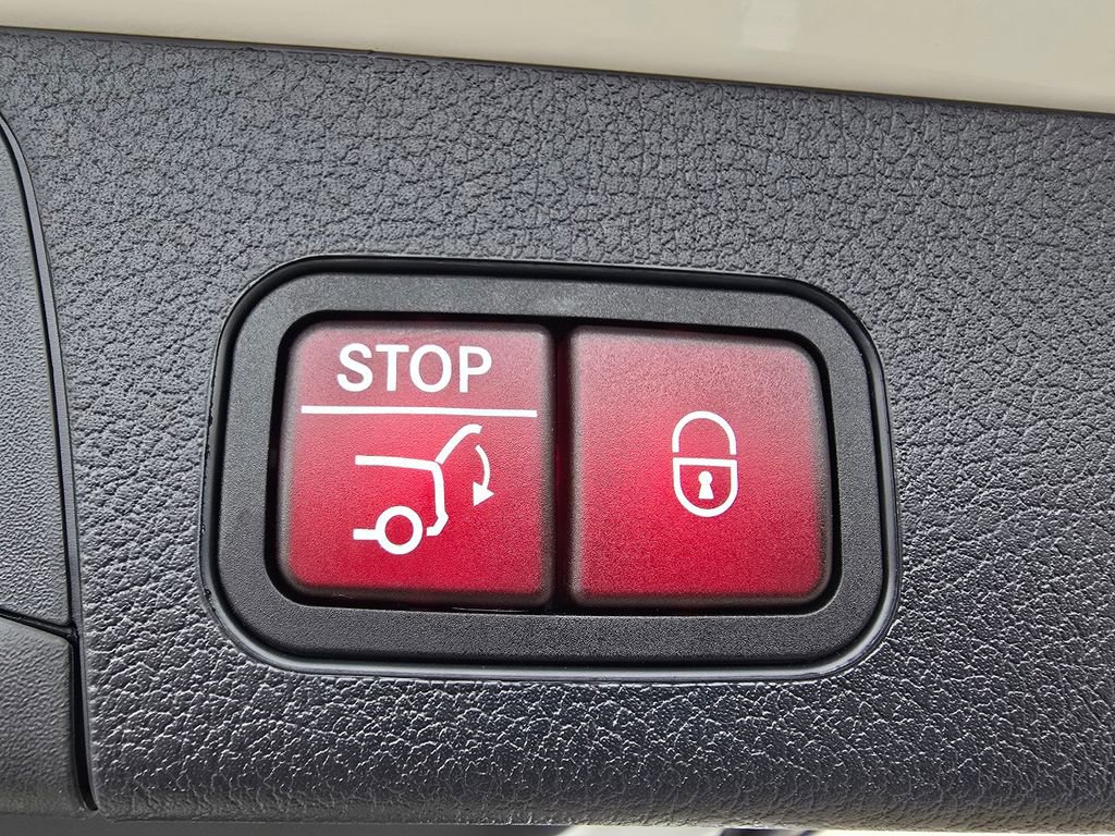 New 2026 Mercedes-Benz GLB 250 4MATIC image 18