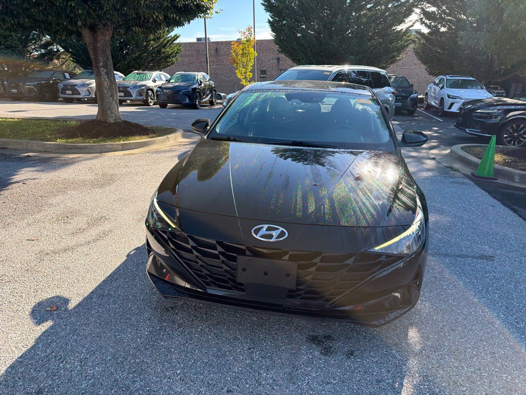 Used 2023 Hyundai Elantra SEL w/ Convenience Package FWD image 3