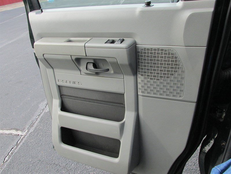 Used 2016 Ford E-350 and Econoline 350 Super Duty RWD image 11