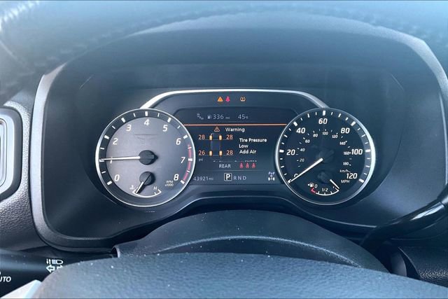 Used 2024 Nissan Titan SV w/ SV Convenience Package image 20