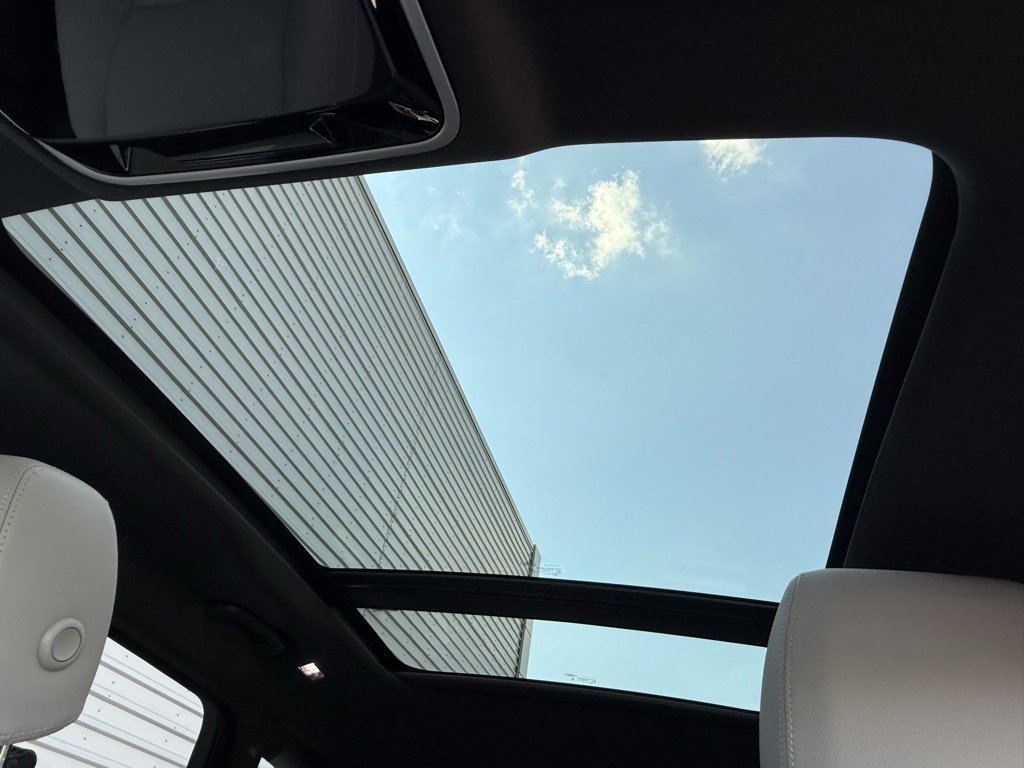 New 2026 Land Rover Range Rover Velar Dynamic SE image 30