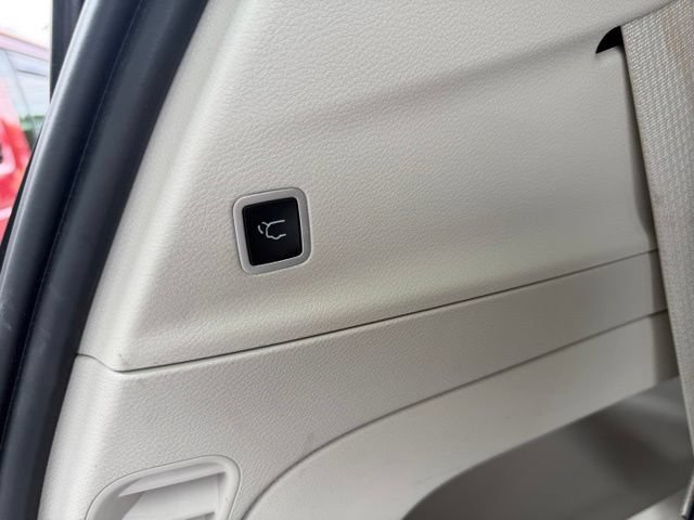 Used 2024 Chrysler Pacifica Touring-L FWD image 9