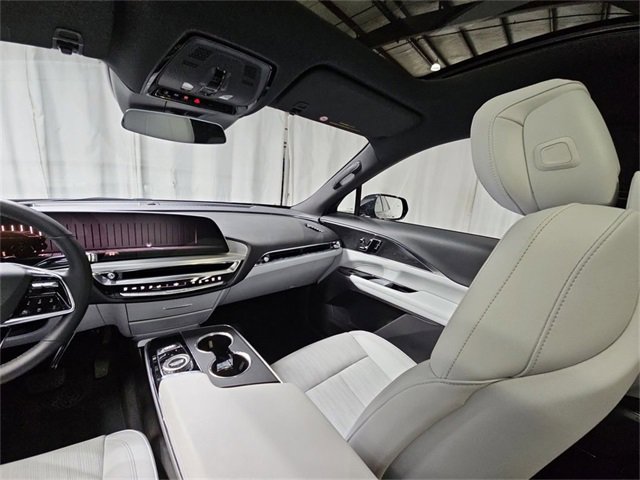 Used 2024 Cadillac Lyriq Sport image 11