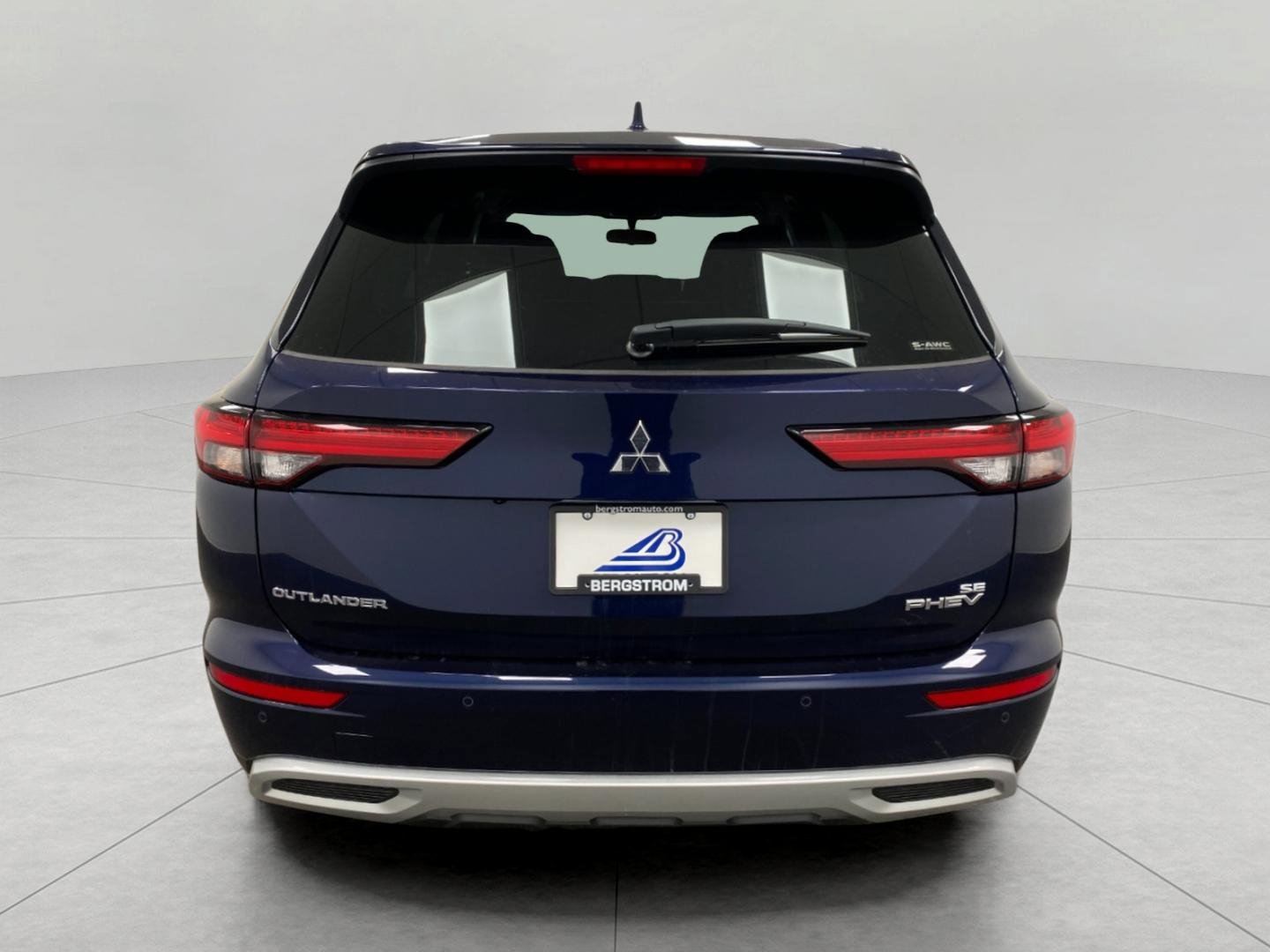 New 2025 Mitsubishi Outlander 4WD Plug-In Hybrid image 4