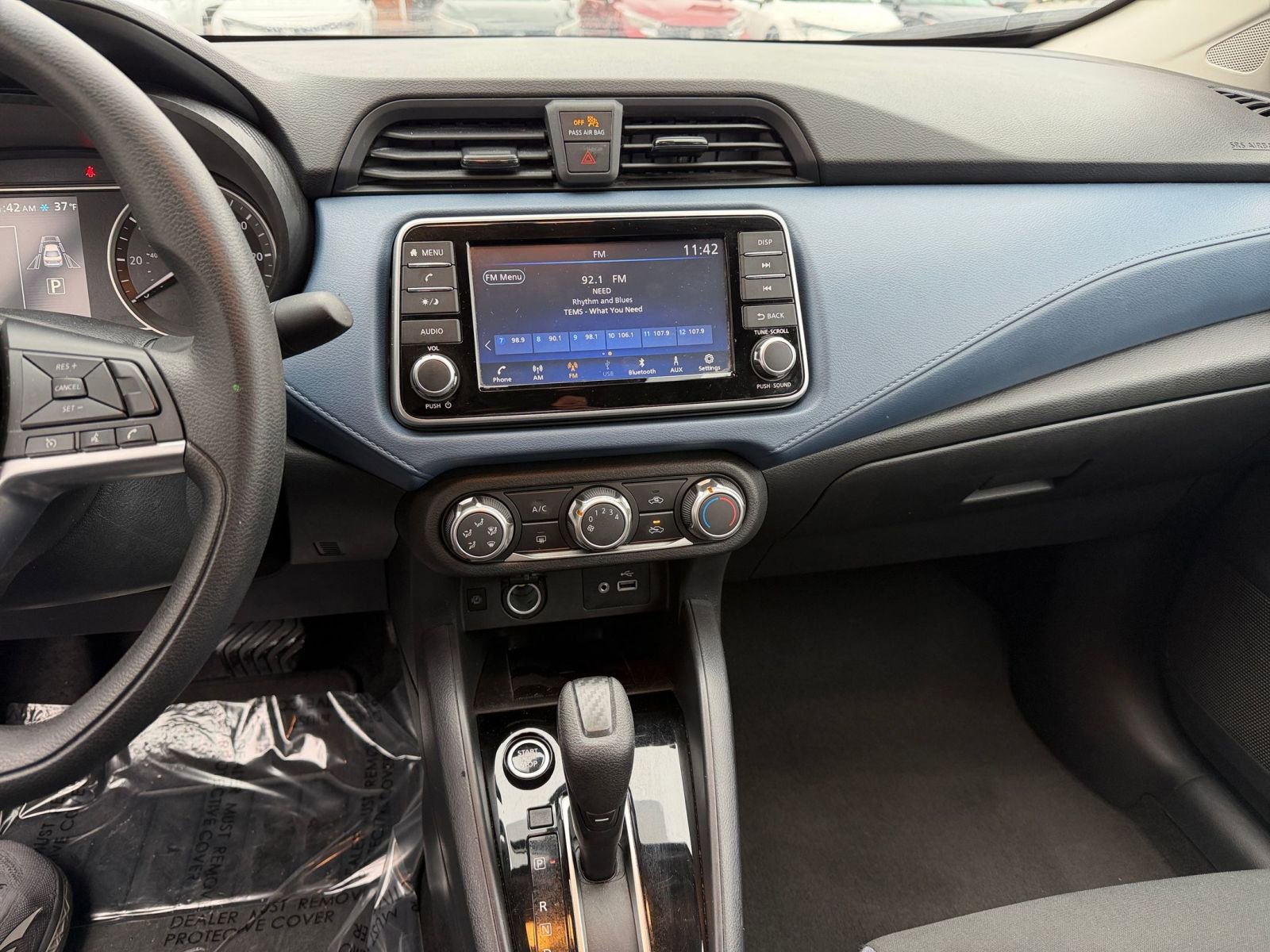 Used 2025 Nissan Versa SV image 17