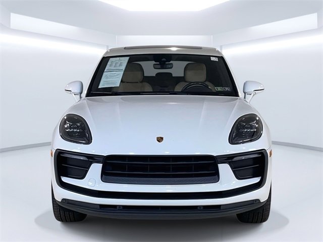 Used 2022 Porsche Macan w/ Premium Package Plus image 2