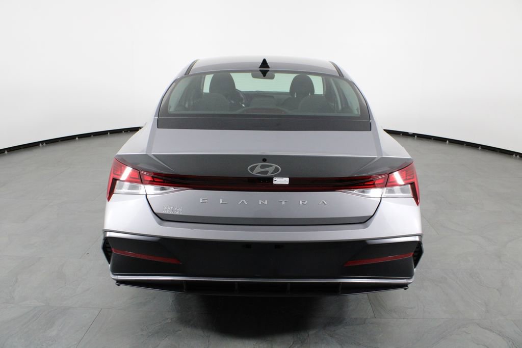 Used 2025 Hyundai Elantra SEL image 9